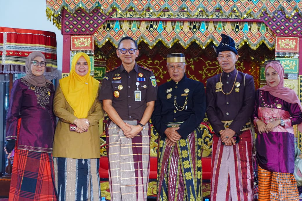 Momen Hangat Kajati Sulsel Bertemu Dewan Adat Kedatuan Luwu