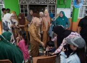Blusukan ke Kelurahan, Wali Kota Palopo Bagikan Paket Sembako