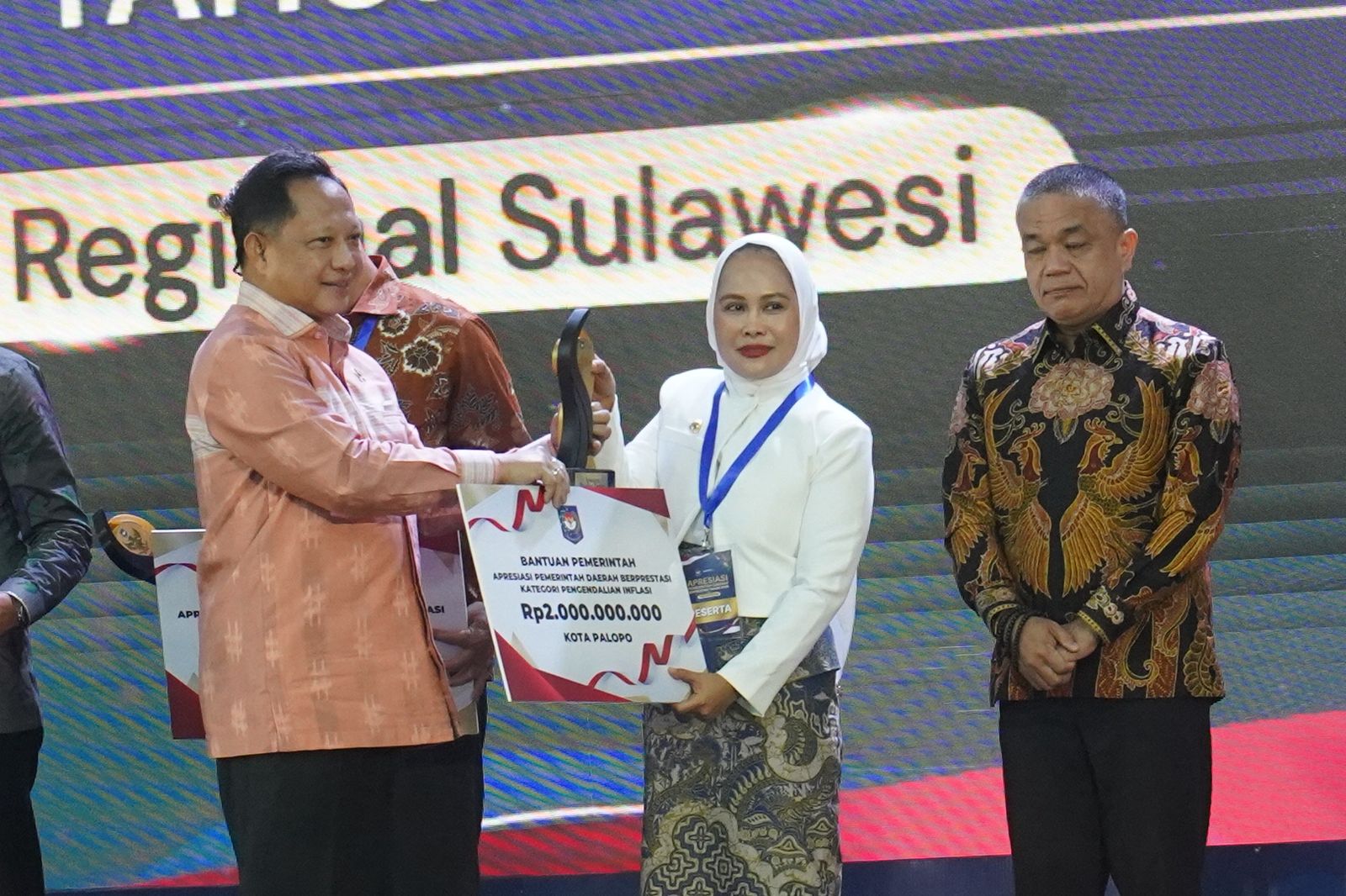 Pemkot Palopo Raih Penghargaan Nasional Pengendalian Inflasi, Naili Trisal Bawa Pulang Insentif Rp2 Miliar