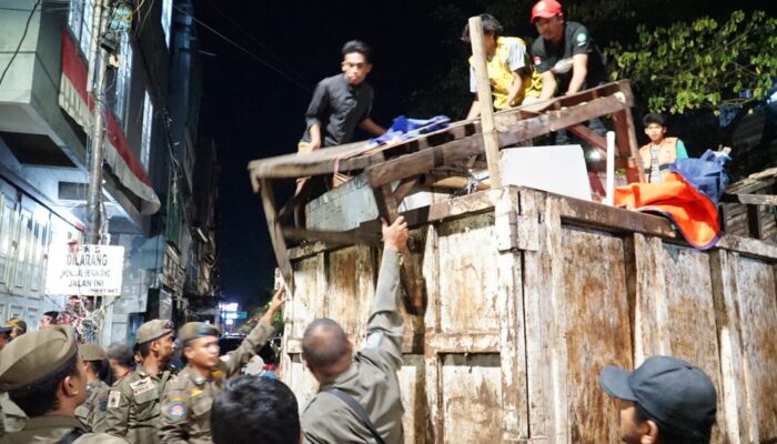Puluhan Tahun Bikin Macet, Aktivitas Bongkar Muat Jalan Veteran Akhirnya Disterilkan