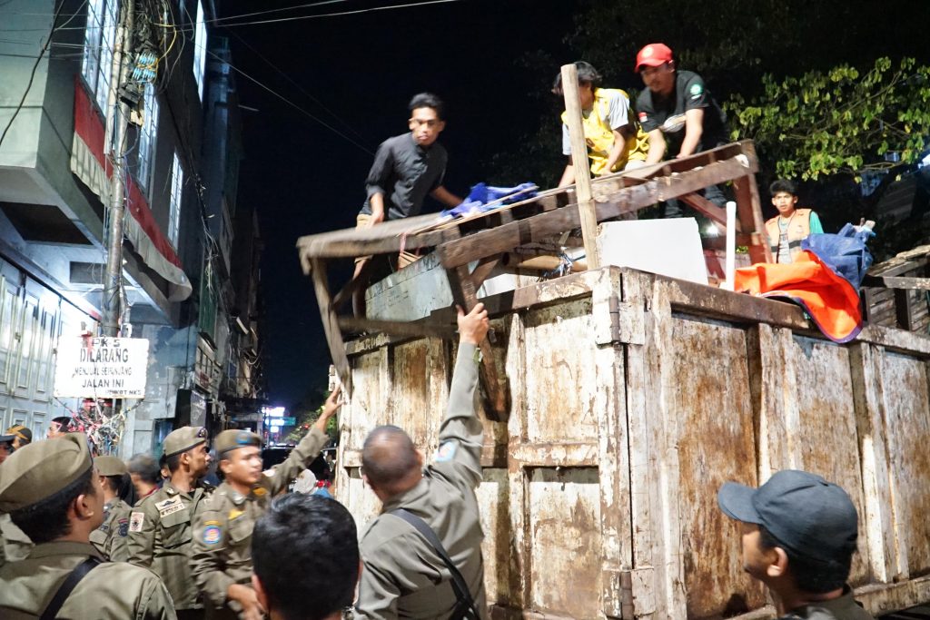 Puluhan Tahun Bikin Macet, Aktivitas Bongkar Muat Jalan Veteran Akhirnya Disterilkan