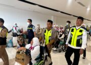 Momen Haru dan Lucu, Bupati Sidrap Dikira Petugas Bandara Saat Jemput Jemaah Haji
