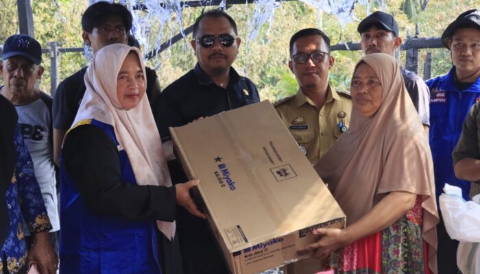 Tinjau Korban Kebakaran Maliwowo, Wabup Luwu Timur Salurkan Bantuan Logistik