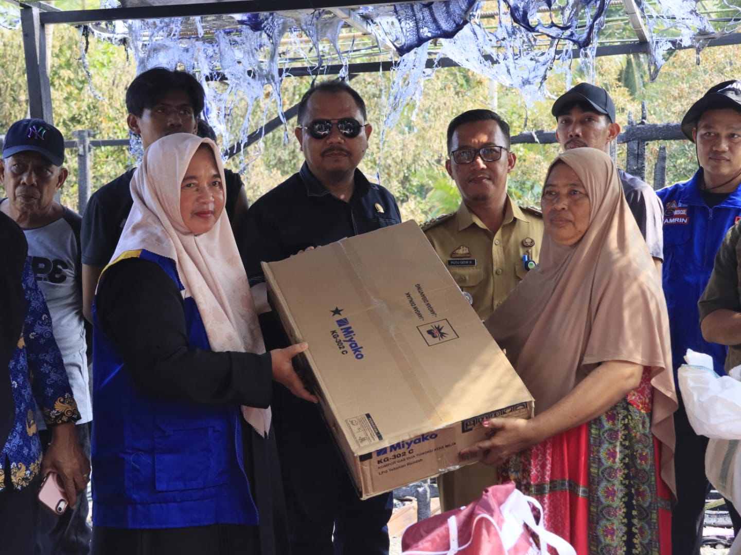 Tinjau Korban Kebakaran Maliwowo, Wabup Luwu Timur Salurkan Bantuan Logistik