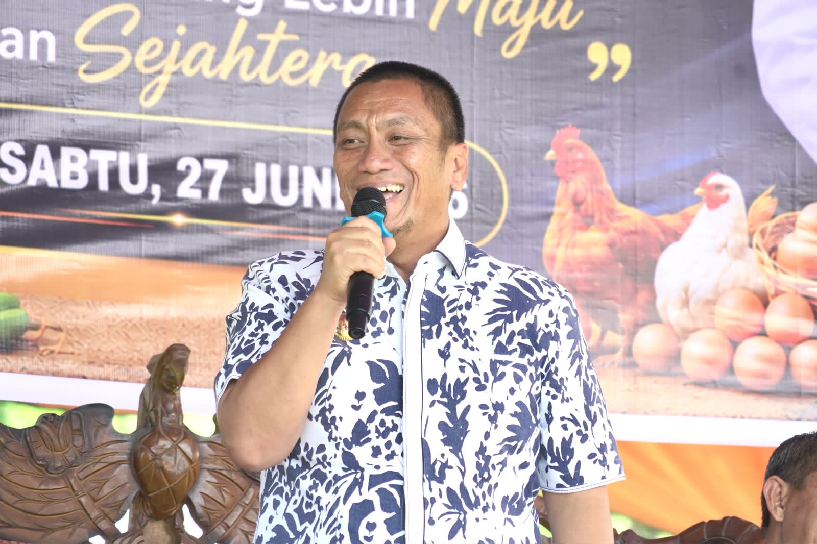Bupati Irwan Beri Kabar Gembira untuk Petani Desa Lera, Apa Itu?