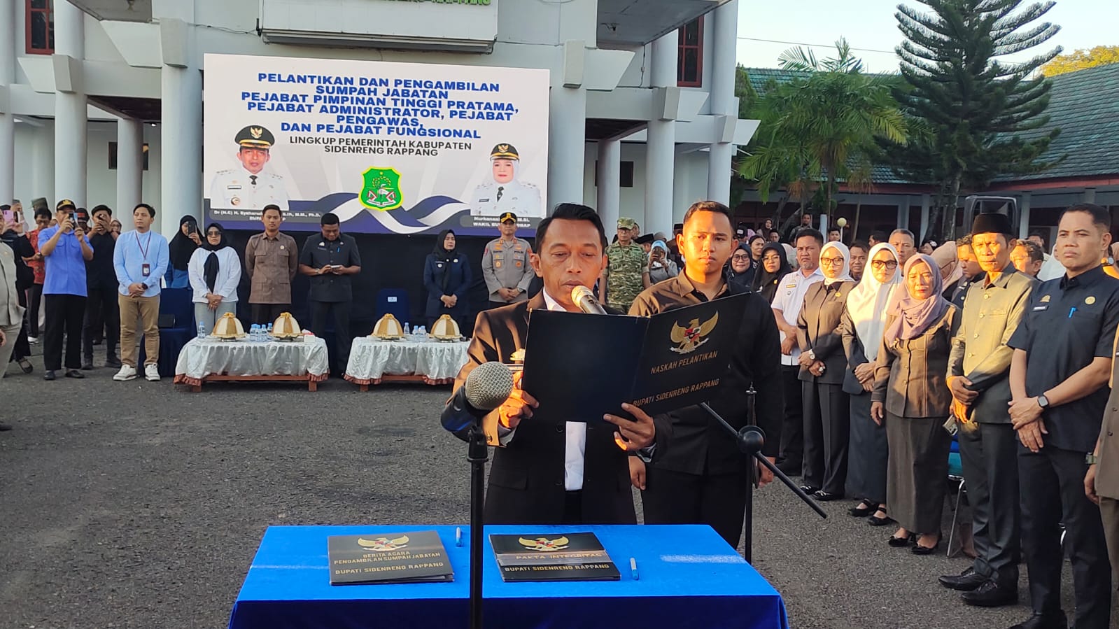 Lantik 86 Pejabat, Bupati Sidrap Ingatkan Pentingnya Birokrasi Bebas Pungli