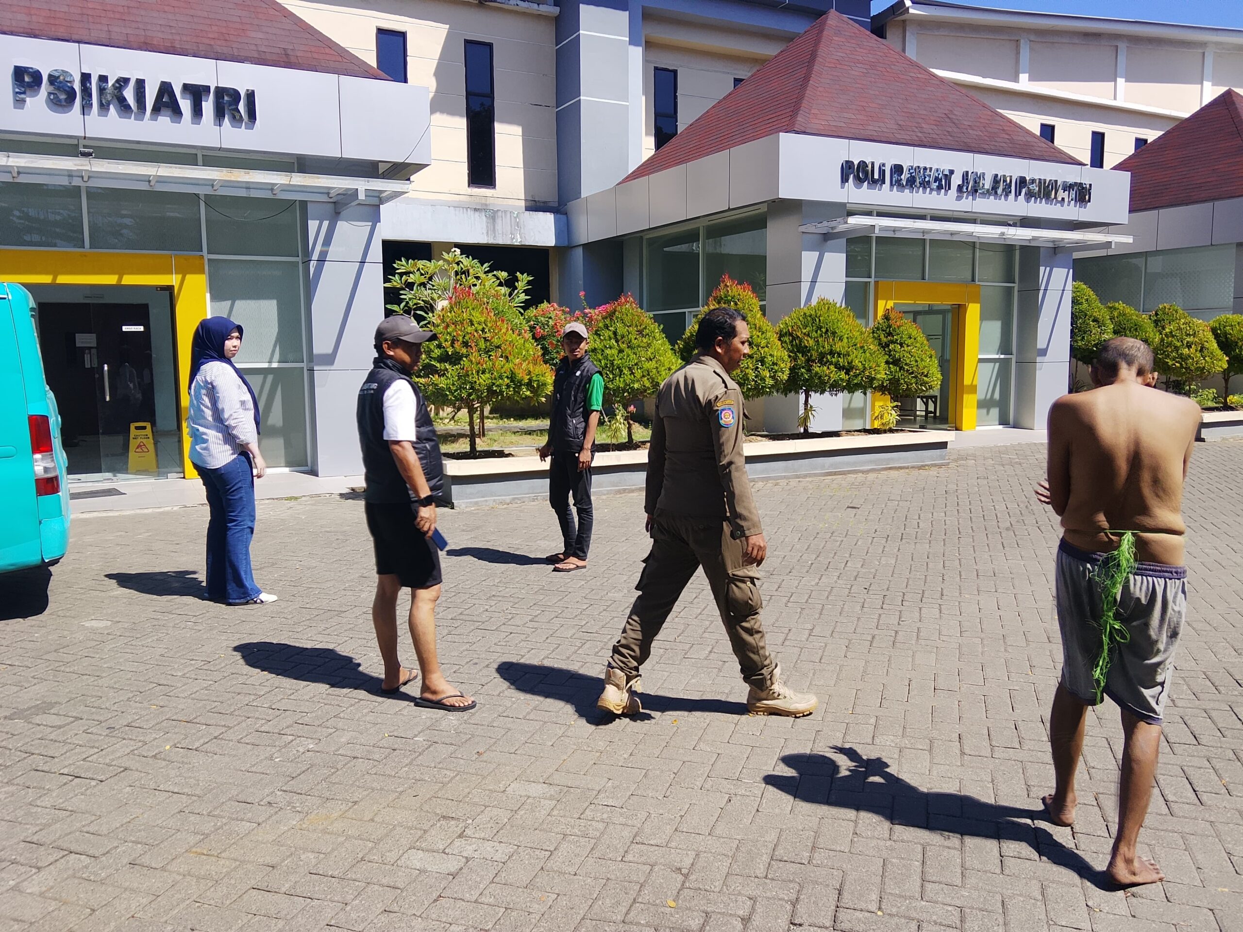 Respons Cepat Pemkot Makassar, ODGJ Terlantar Dievakuasi ke RSKD Dadi
