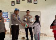 Peduli Pendidikan, Ipda Sakaria Salurkan Alat Olahraga ke SDN 6 Batu
