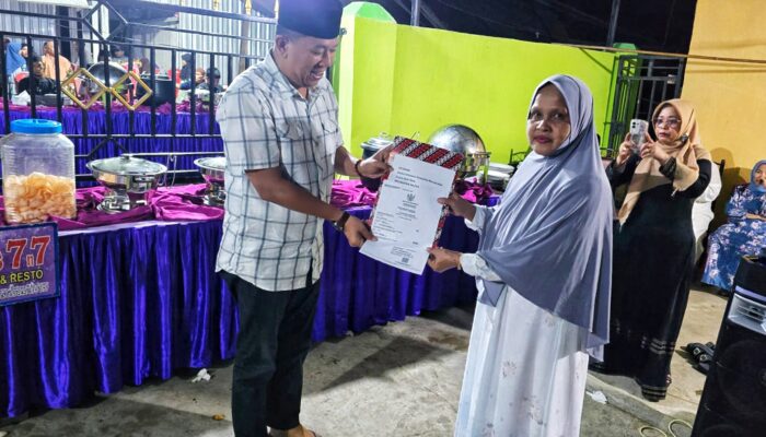 Camat Belopa Serahkan Akta Kematian Perdana Lewat Program Inovatif SIMAKAMSE