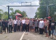 Jawab Keluhan Warga, Kades Damai Inisiasi Pemasangan Portal Jalan Poros