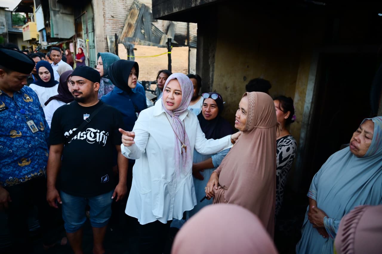 Tinjau Lokasi Kebakaran di Mangasa, Fatmawati Rusdi Salurkan Bantuan Darurat untuk Korban
