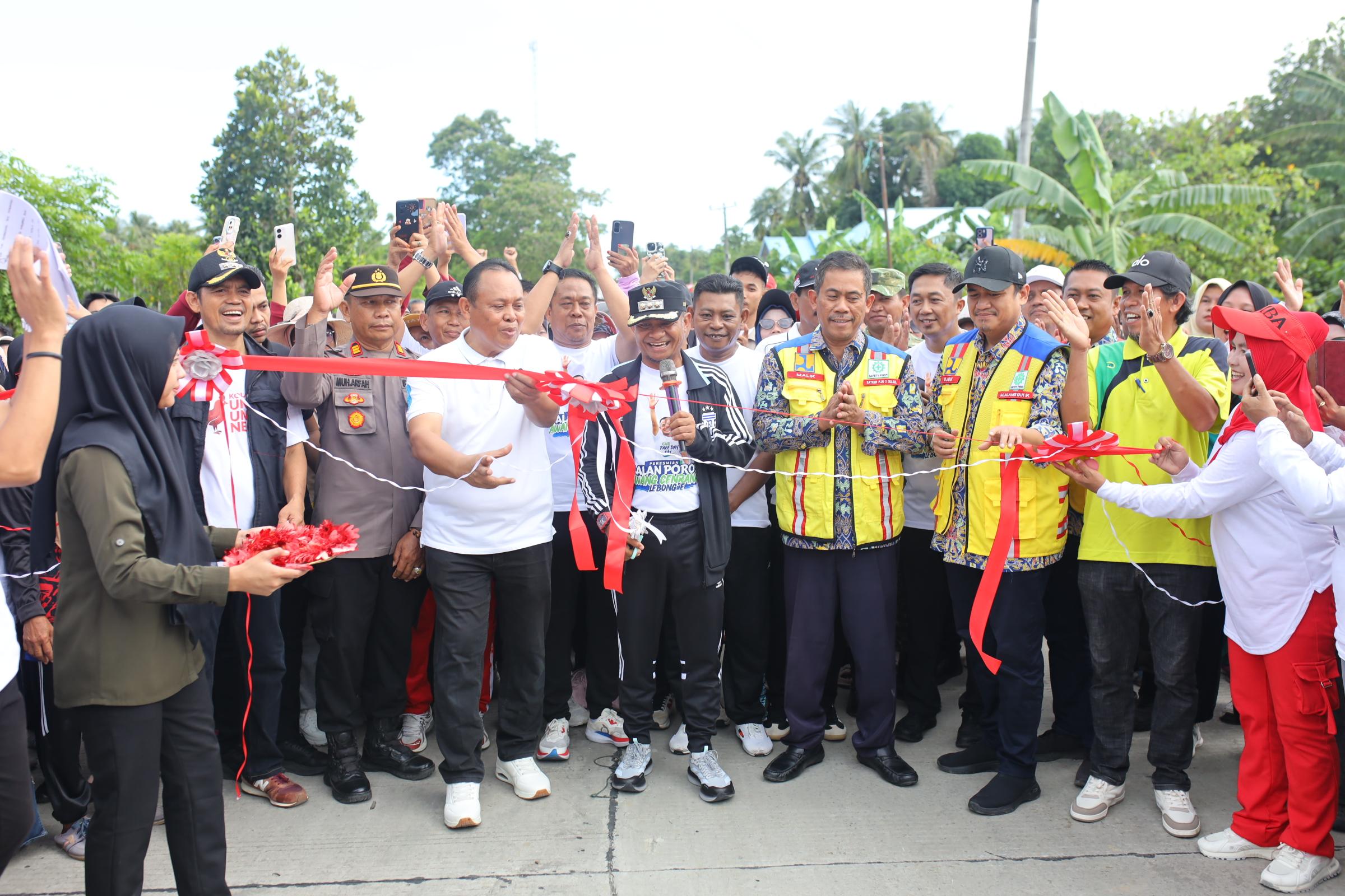 Akhiri Penantian Sejak Indonesia Merdeka, Bupati Bone Resmikan Jalan Beton Awang Cenrana-Lebongnge