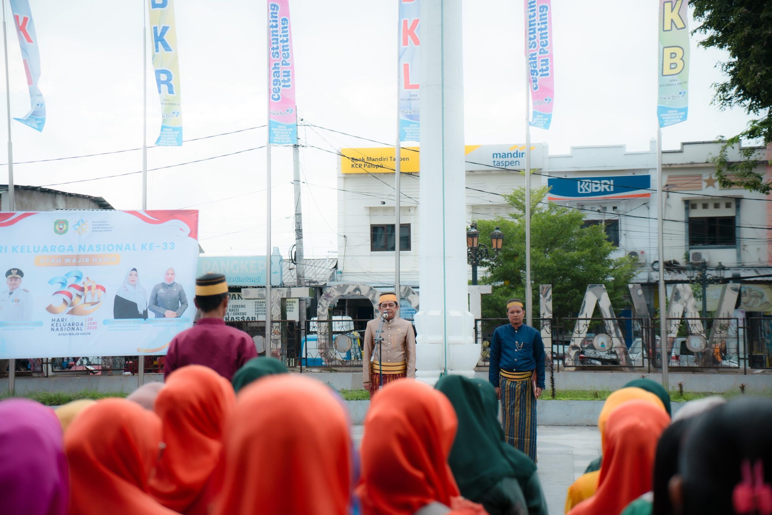 Semarak Harganas Ke-33 di Palopo, Peserta Upacara Kenakan Baju Adat Nusantara