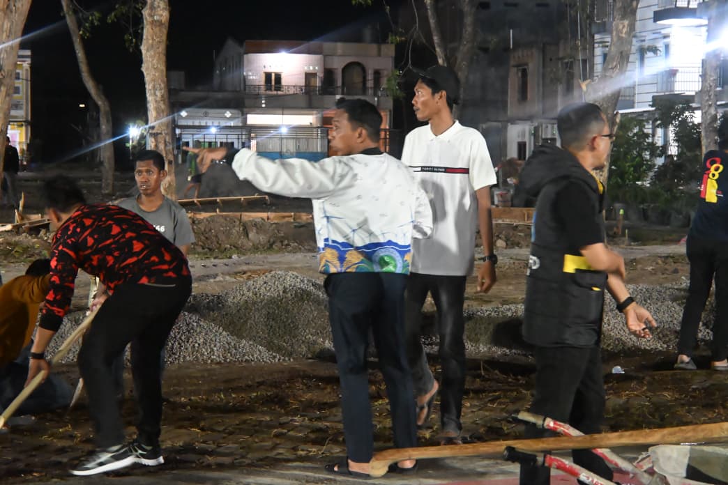 Tinjau Stadion Ganggawa Hingga Malam, Bupati Syaharuddin Pastikan Sidrap Siap Gelar Porsenijar