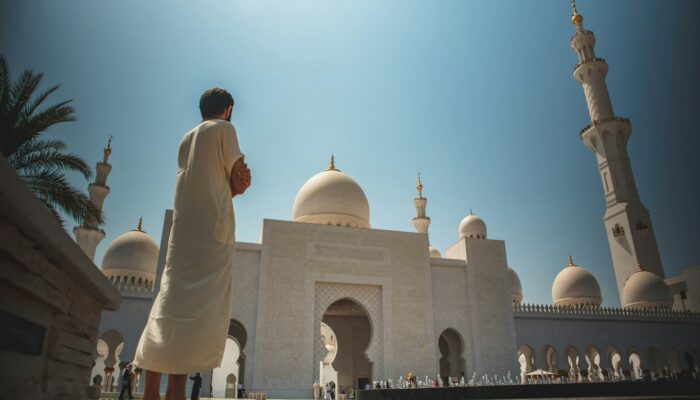 Kisah Seorang Pemuda Meminta pada Rosulullah, “Izinkan Aku Berzina!”