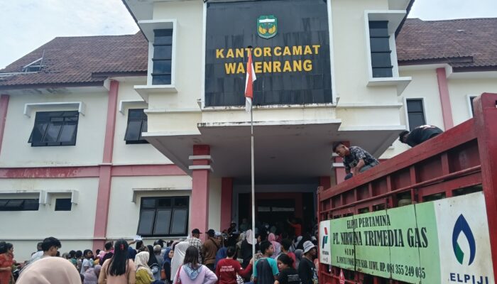 Warga Walenrang Antusias Serbu Pasar Murah LPG 3 Kg dari Pemkab Luwu