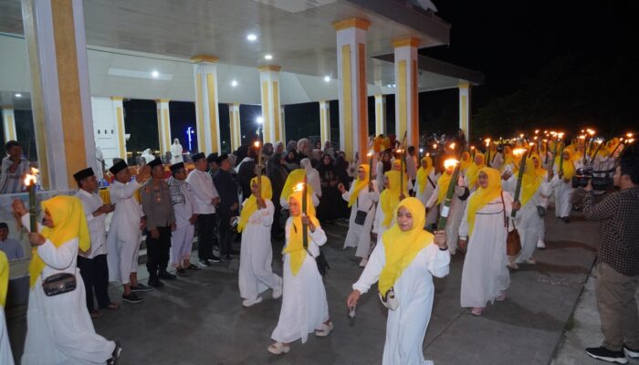 Ribuan Warga Belopa Ramaikan Pawai Obor 1 Muharram 1448 H
