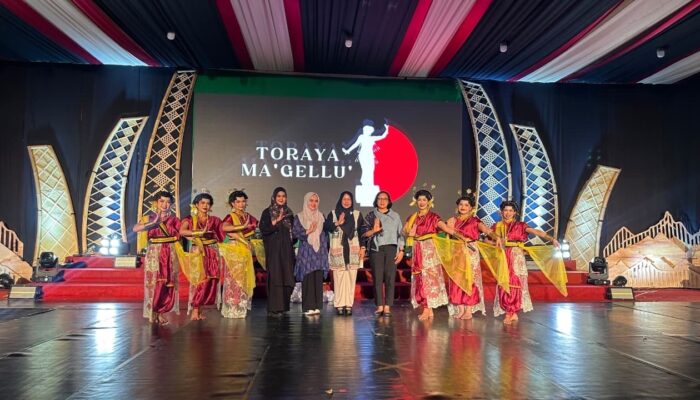Pukau Penonton Toraya Ma’gellu’ 2026, Pemkab Luwu Tampilkan Kesenian Tari Pajjaga Baine
