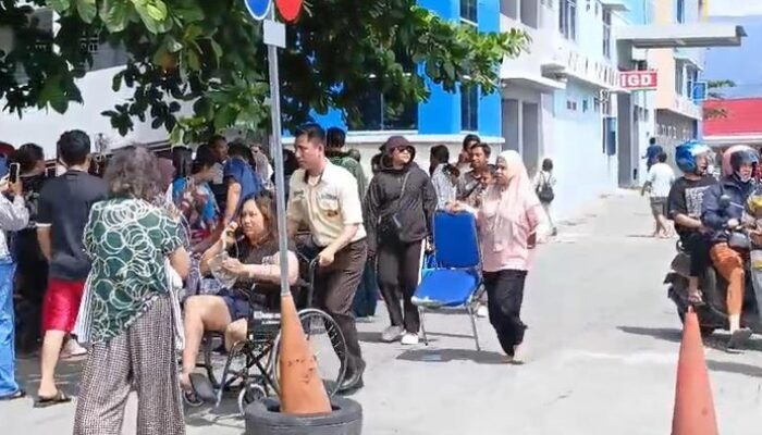 Gempa M 6,7 Guncang Palu, Pasien Rumah Sakit Berhamburan Keluar