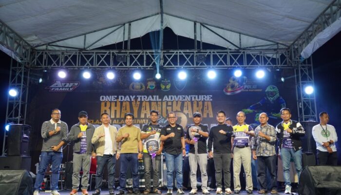 Wakil Bupati dan Kapolres Luwu Serahkan Motor KLX di Malam Puncak Jejal Part 2