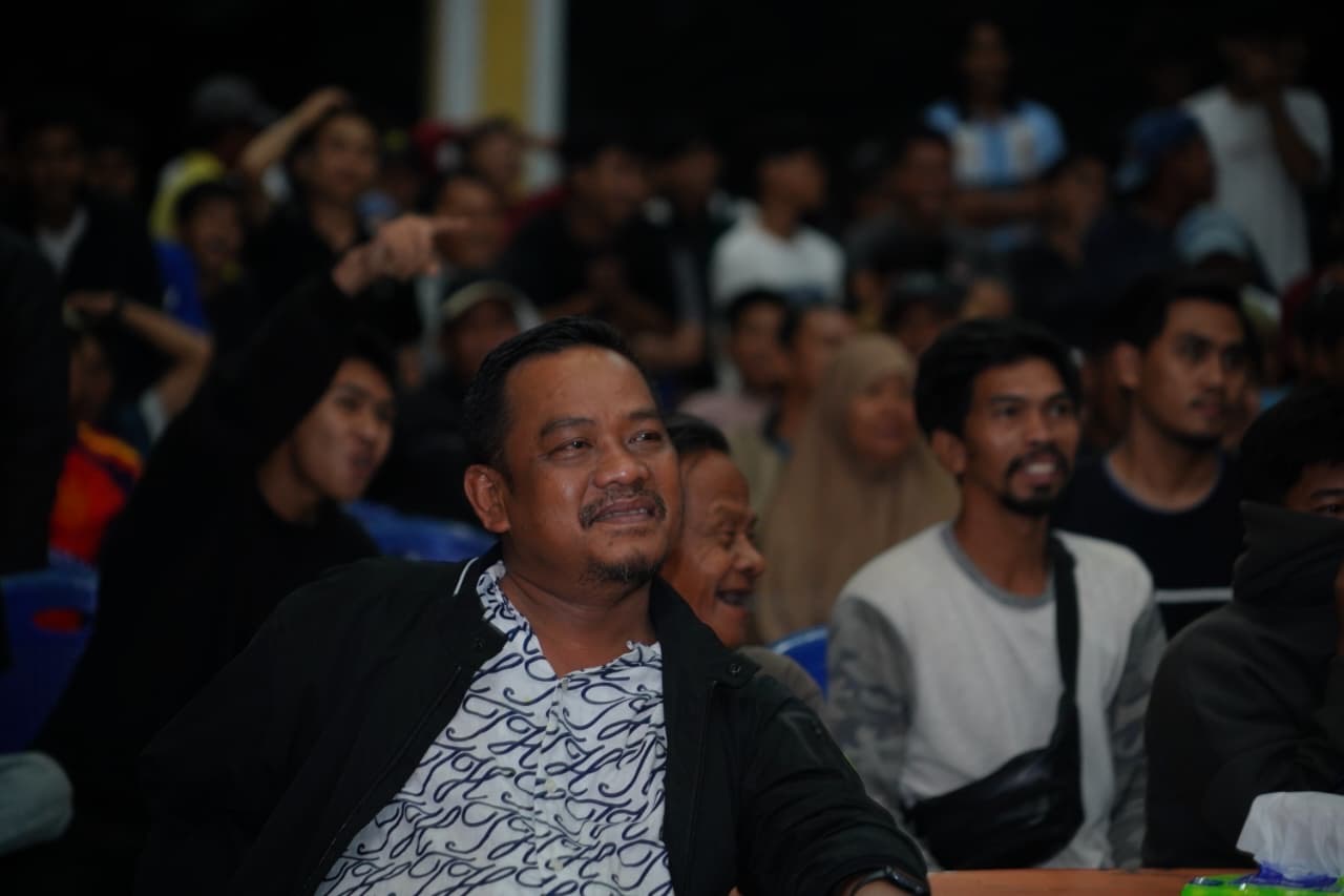 Antusiasme Tinggi, Bupati Luwu Apresiasi Ketertiban Ribuan Warga Saat Nobar Final Piala Dunia