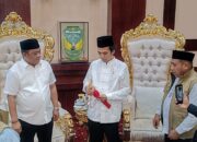 Patahudding Jamu Ustadz Somad di Rujab, Berikan Badik Pamor Luwu