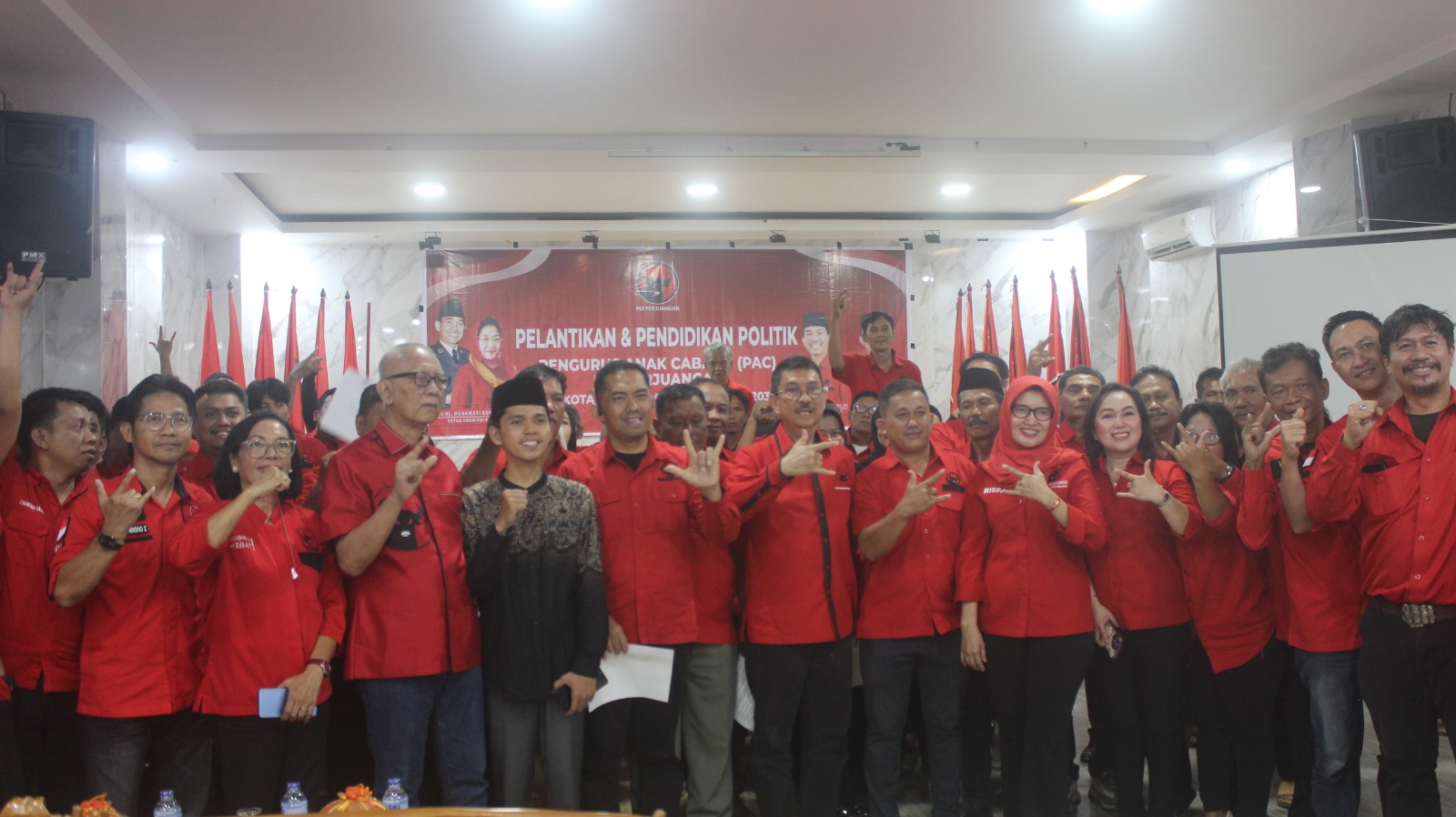 Perkuat Mesin Partai DPC PDI Perjuangan Palopo Kukuhkan Pengurus Tingkat Kecamatan