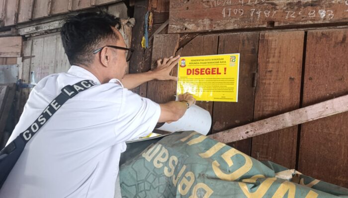 Tunggak Iuran 9 Tahun, 308 Kios di Pasar Kerung-Kerung Disegel Petugas