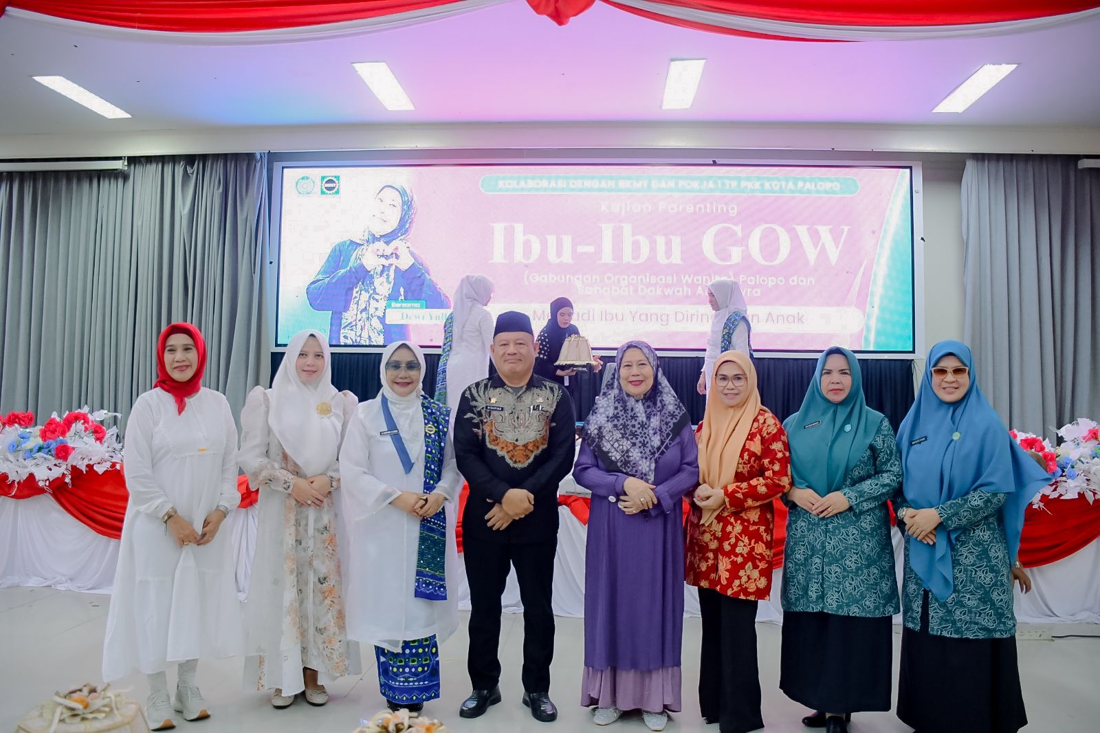 Ratusan Ibu-Ibu GOW Palopo Antusias Ikuti Kajian Ilmu Parenting Bersama Dewi Yull