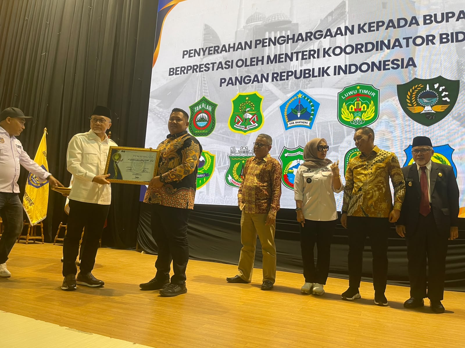 Penyaluran Dana Desa Tertinggi, Syaharuddin Alrif Raih Penghargaan Bergengsi DPP Apdesi