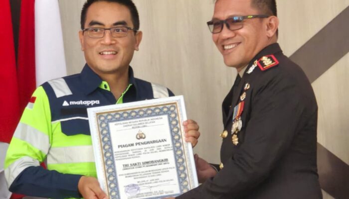 Dirut PT MDA Terima Penghargaan dari Polres Luwu