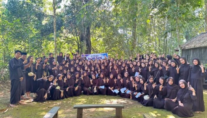 Mengintip Kuatnya Kearifan Lokal Suku Kajang Lewat Penelitian Mahasiswa UNIM Bone