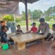 Polsek Pitu Riase Bangun Kedekatan dengan Anak-Anak Lewat Permainan Karambol