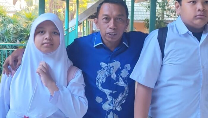 Aksi Inspiratif Bupati Sidrap Antar Anak di Hari Pertama Sekolah