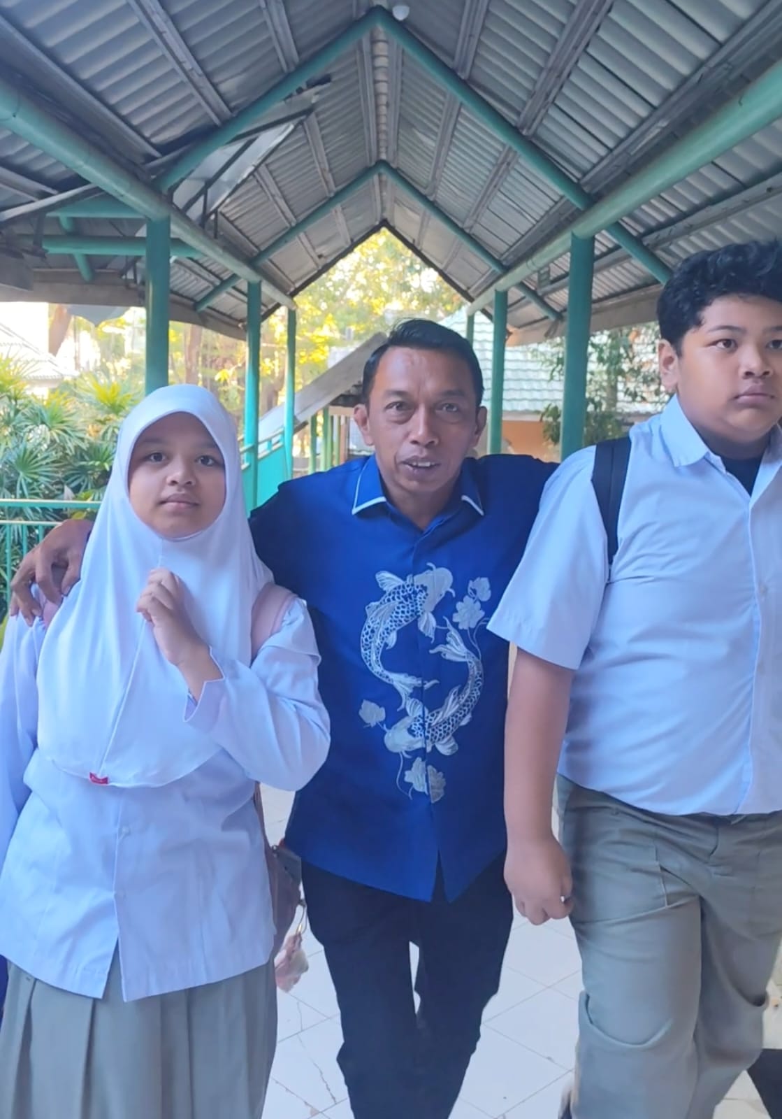 Aksi Inspiratif Bupati Sidrap Antar Anak di Hari Pertama Sekolah