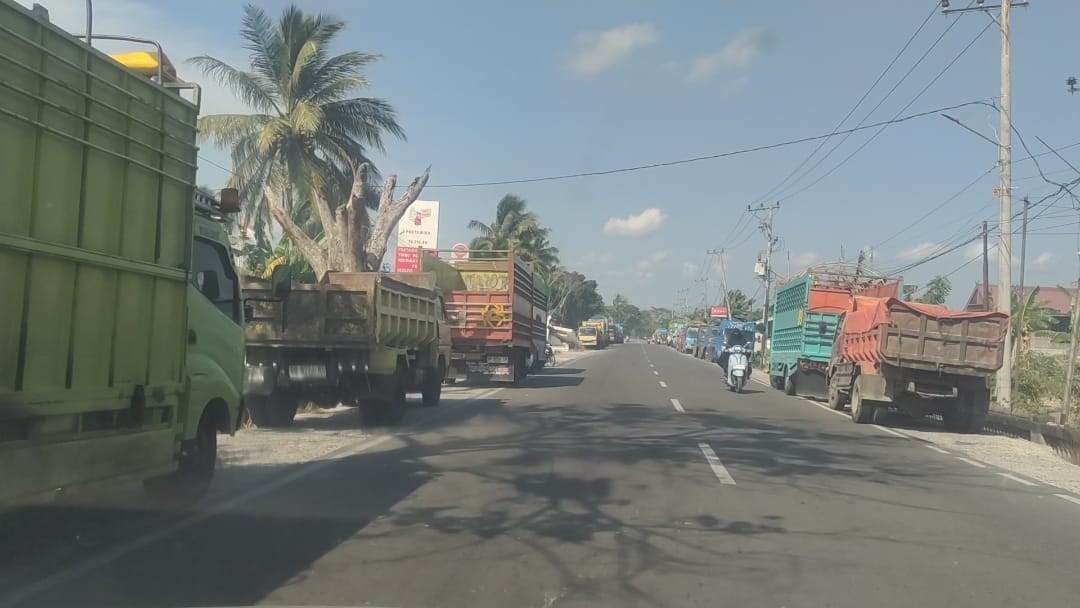 Warga Minta APH Periksa Tangki Truk yang Terparkir di Sekitar SPBU Sidrap