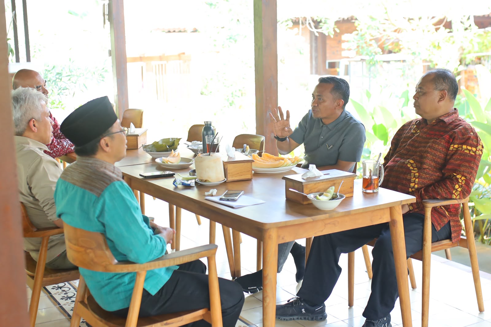 Tukar Gagasan Pembangunan Bupati Bone dengan Bupati Sleman