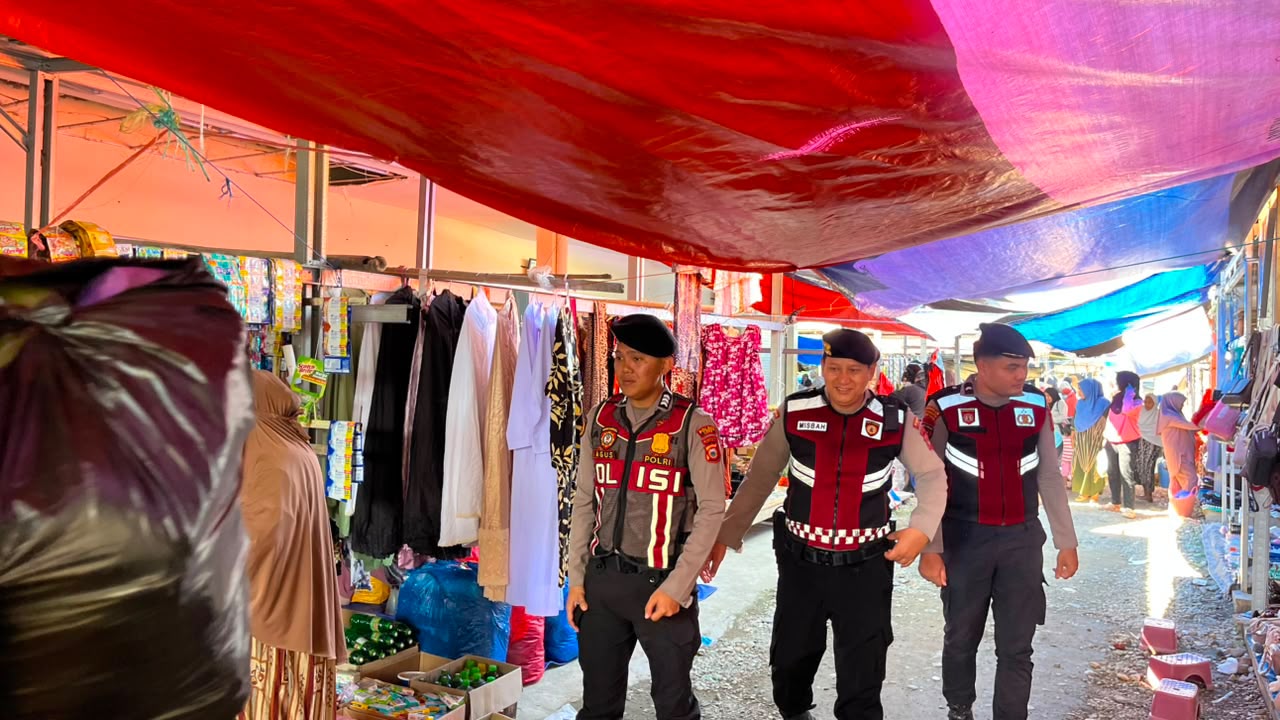 Ciptakan Rasa Aman, Personel Polres Luwu Rutin Sambangi Pedagang Pasar Suli