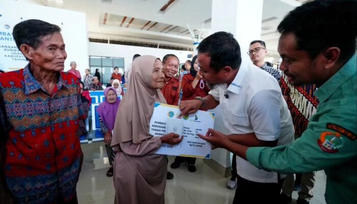 Akhiri Polemik Pembebasan Lahan, Pemprov Sulsel Bayarkan Rp17,5 Miliar untuk Runway Bandara Bua