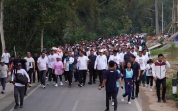 Naili Trisal Meriahkan Jalan Sehat Anti Mager di Toraja Utara Naili Trisal Meriahkan Jalan Sehat Anti Mager di Toraja Utara