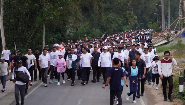 Naili Trisal Meriahkan Jalan Sehat Anti Mager di Toraja Utara