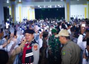 Polisi dan TNI Kawal Ketat, Ustadz Abdul Somad Lelang Sarung Selempang