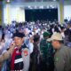 Polisi dan TNI Kawal Ketat, Ustadz Abdul Somad Lelang Sarung Selempang