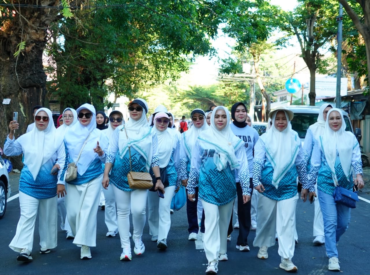Dekranasda Luwu Semarakkan Jalan Sehat Anti Mager HUT Dekranas ke 46