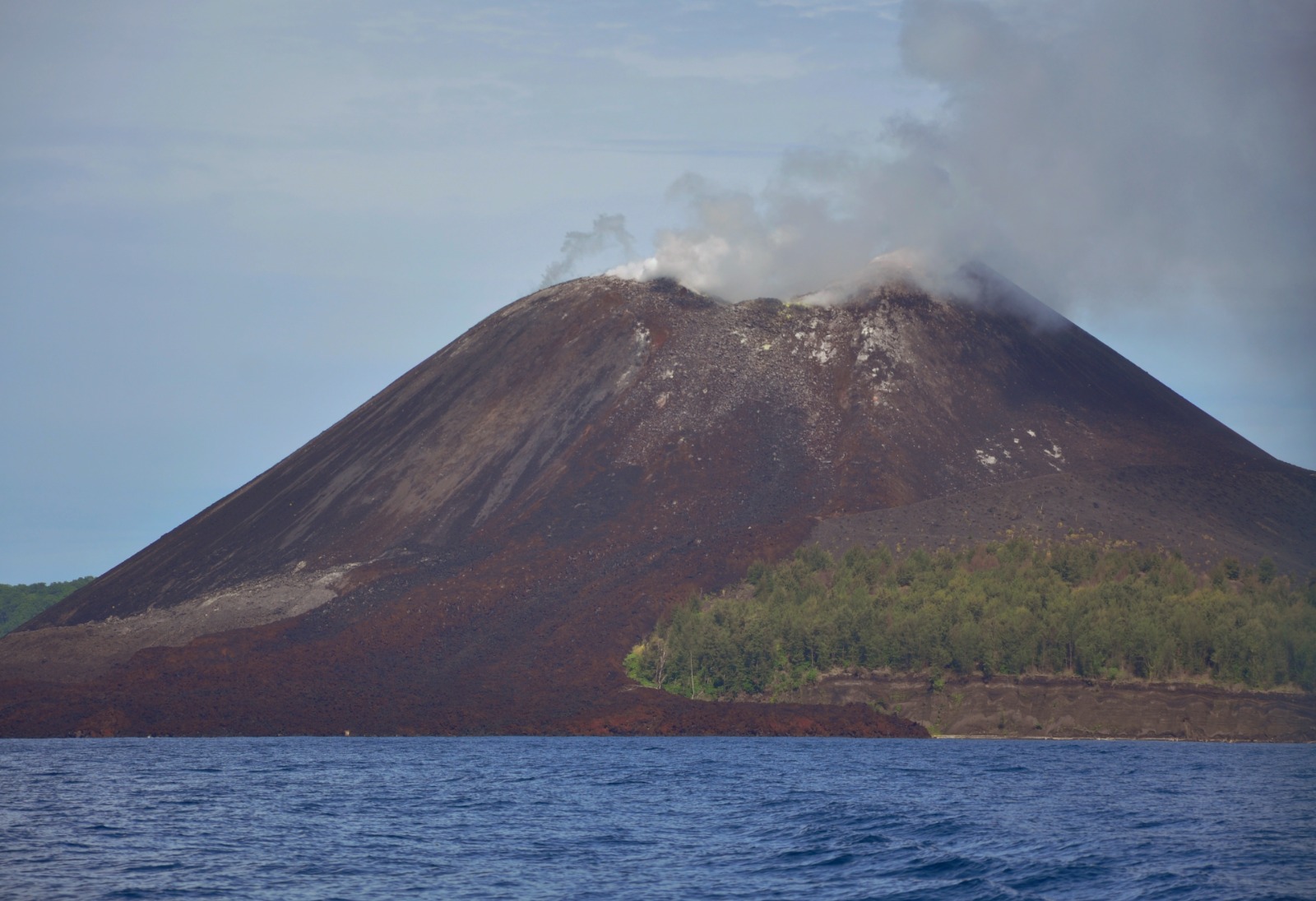 Gunung Anak Krakatau Erupsi 11 Kali Hari Ini