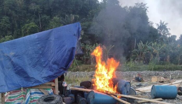 Alih-alih Menyita, Polisi Justru Bakar Barang Bukti di Lokasi Dugaan Tambang Ilegal Luwu