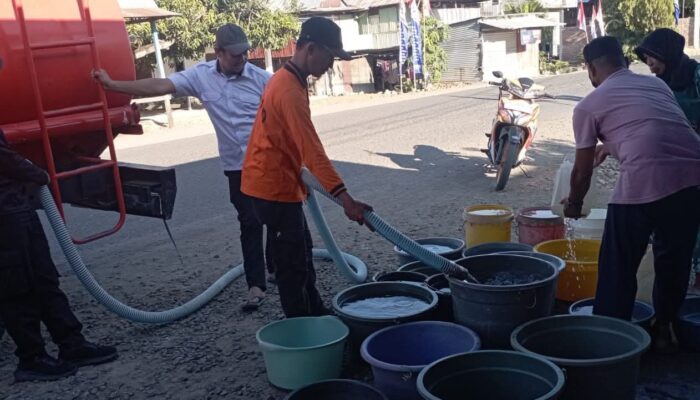 BPBD Sidrap Salurkan 8.000 Liter Air Bersih ke Desa Teppo