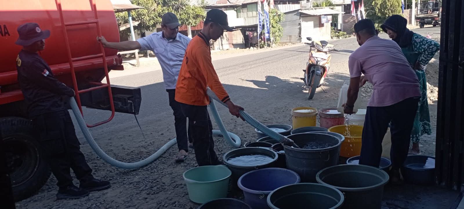 BPBD Sidrap Salurkan 8.000 Liter Air Bersih ke Desa Teppo