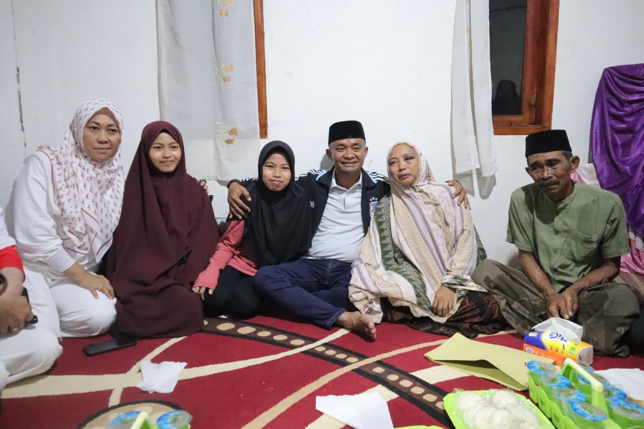Bupati Bone Beri Santunan Keluarga Balita Korban Kecelakaan yang Libatkan Oknum Polisi
