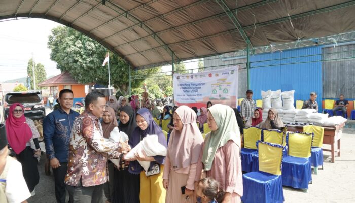 50.961 Warga Luwu Terima Bantuan Beras 30 Kilogram